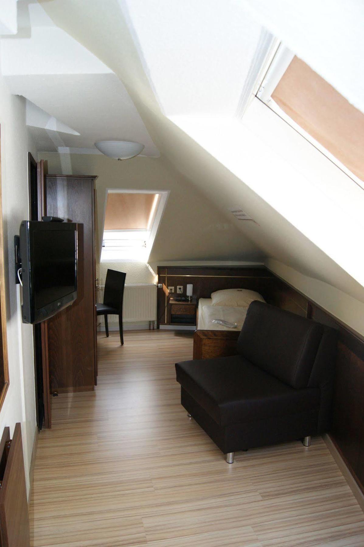 Hotel Am Wilhelmsplatz Stuttgart Zewnętrze zdjęcie