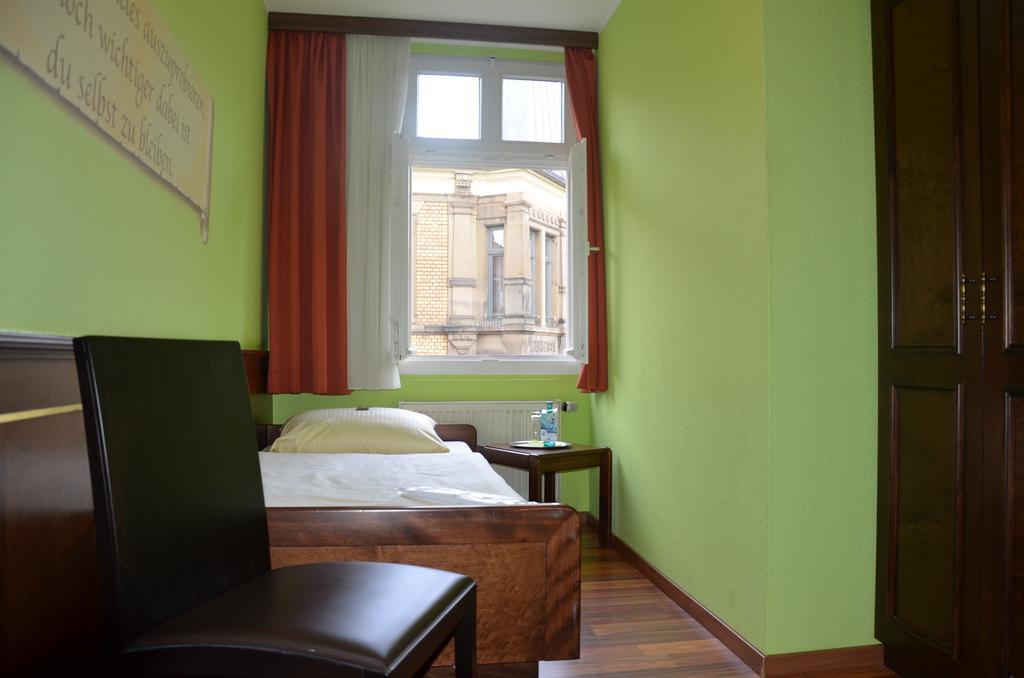 Hotel Am Wilhelmsplatz Stuttgart Pokój zdjęcie